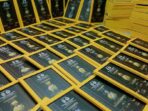 Bulk school graduation photo frames for annual day distribution.